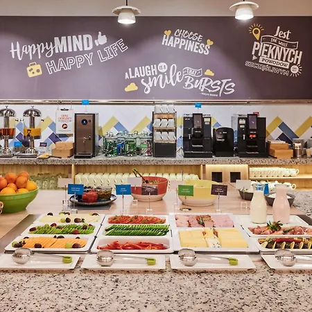 格丹斯克机场希尔顿集团汉普顿酒店 酒店 3*